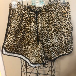 T2D leopard print lounge shorts with size large
